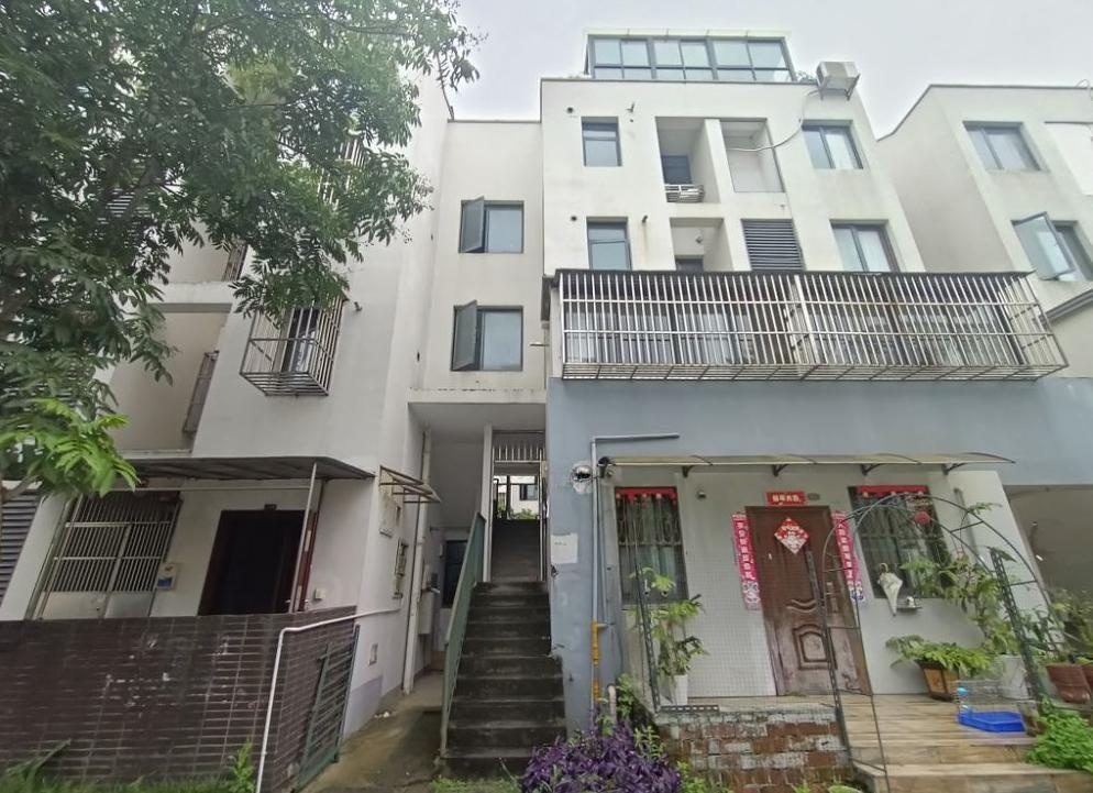 上海市青浦区泰安公寓13栋4F 