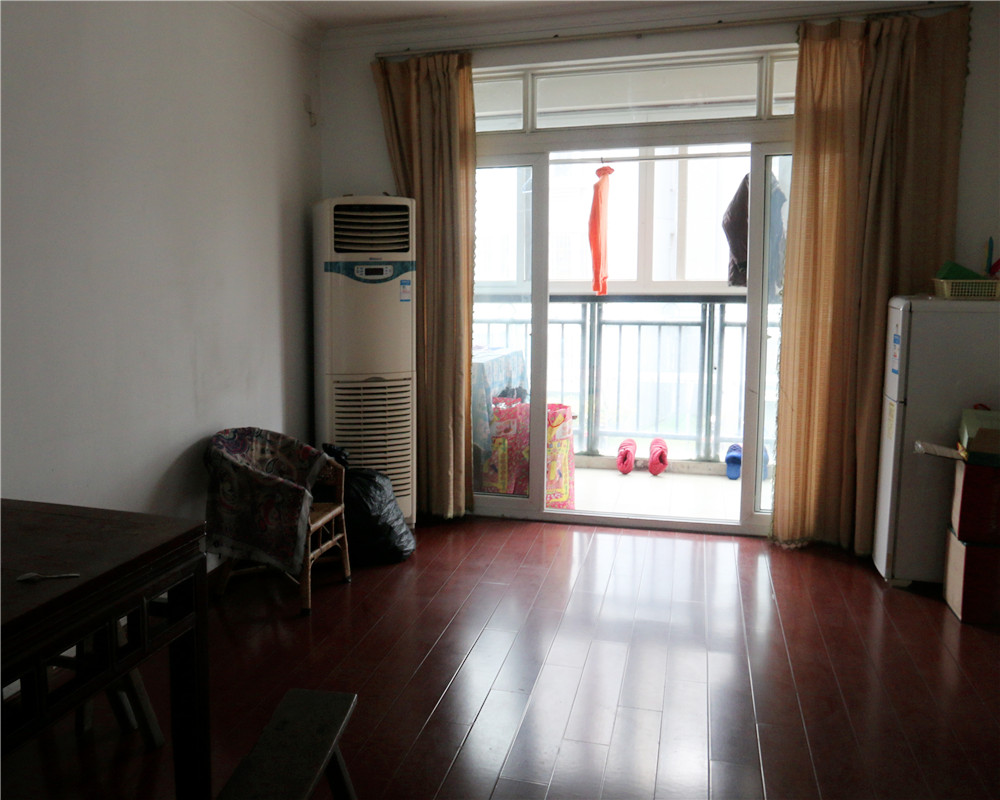 上海市闵行区鑫都城柳岸人家45栋2F 