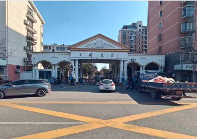 上海市奉贤区贝港花苑62栋2F 