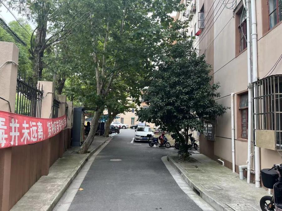 上海市青浦区城北新村27栋4F 