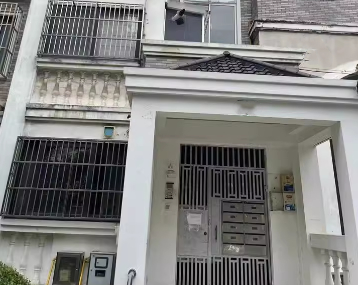 上海市浦东新区冠生园东方佳苑8栋4F 