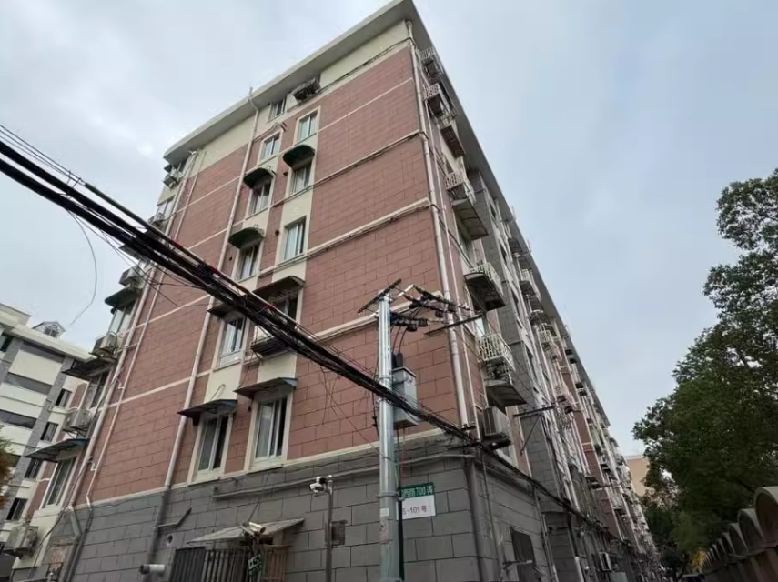 上海市长宁区华松西区97栋3F 