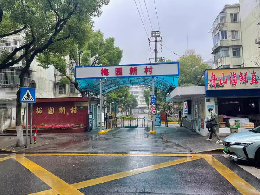 上海市嘉定区梅园新村23栋2F及室内家具 