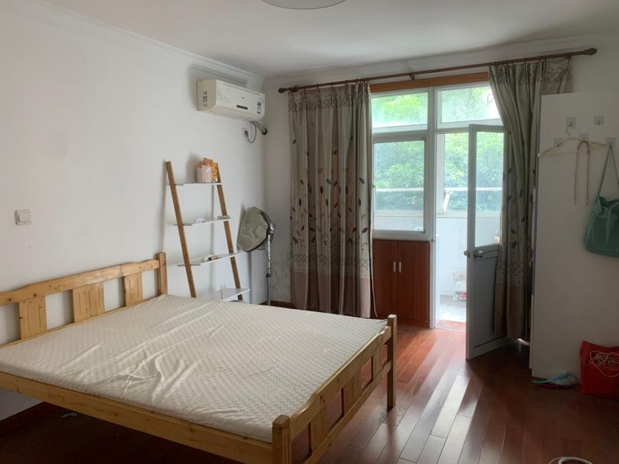 上海市闵行区紫薇新村25栋2F 