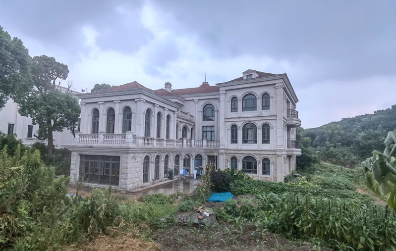 上海市松江区佘山月湖山庄佘山镇138栋 