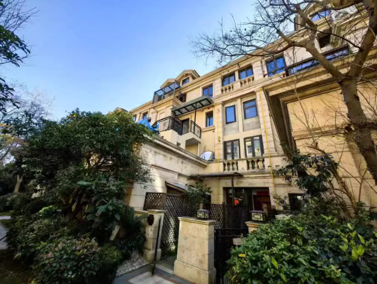 上海市浦东新区阳光城愉景湾20栋3F及地下1F车位 