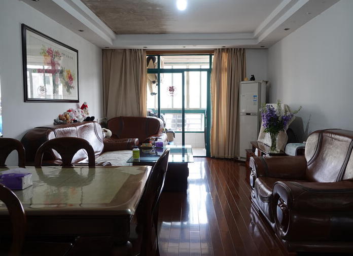 上海市浦东新区紫翠苑86栋5F 