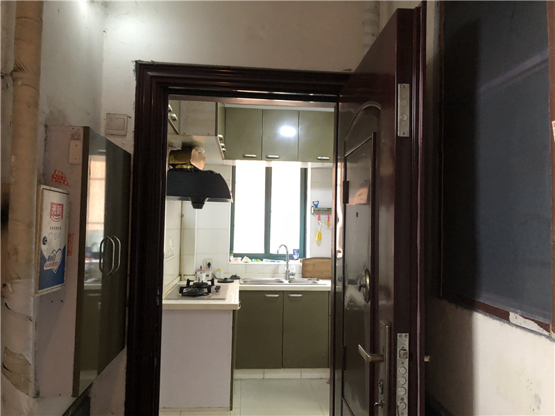 上海市徐汇区2280弄小区5栋2F 