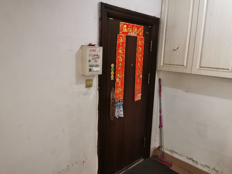 上海市松江区华中公寓17栋1F 