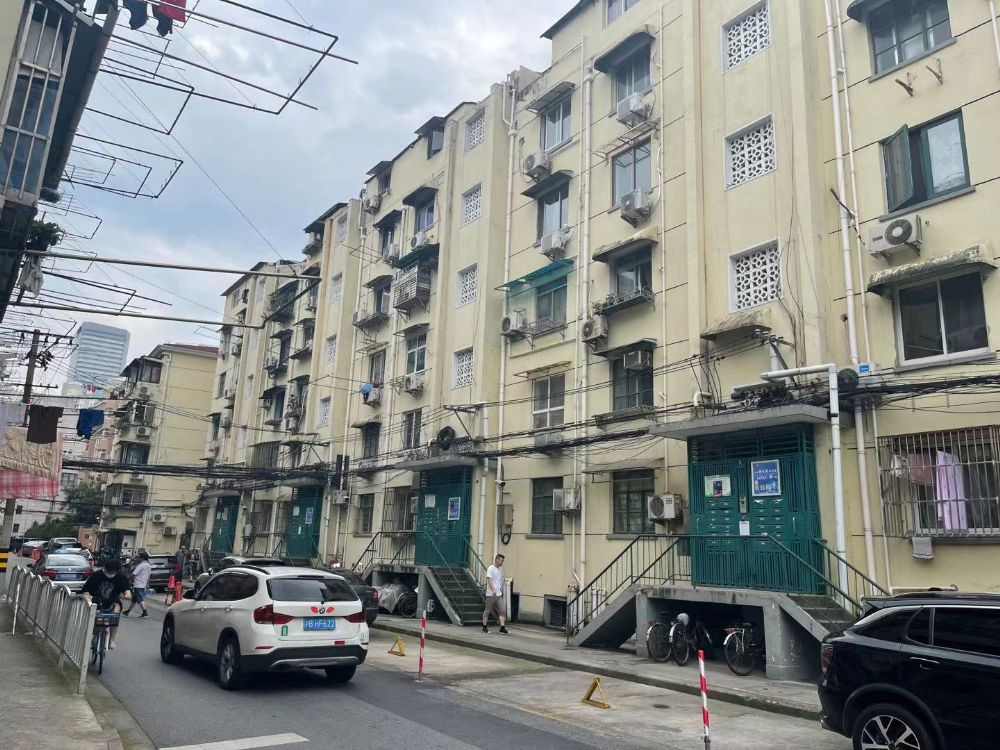 上海市长宁区长宁路1488弄小区3栋1F 