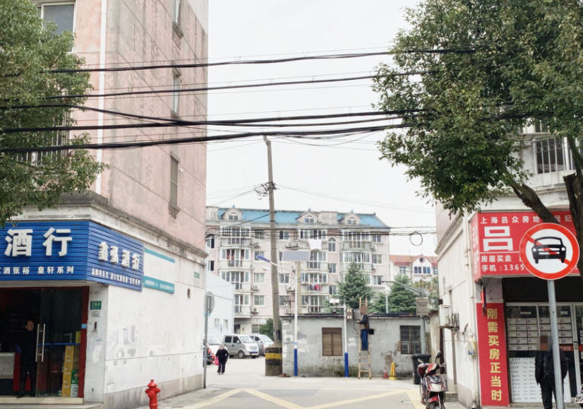 上海市金山区建新二村85栋5F 