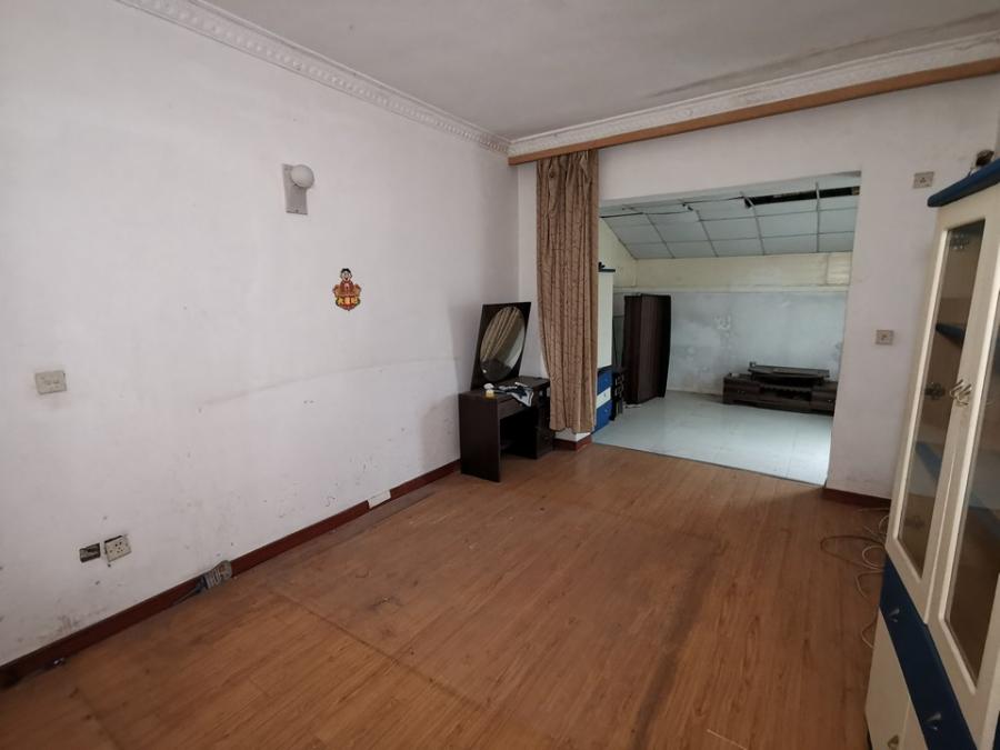 上海市嘉定区锦园小区13栋1F 