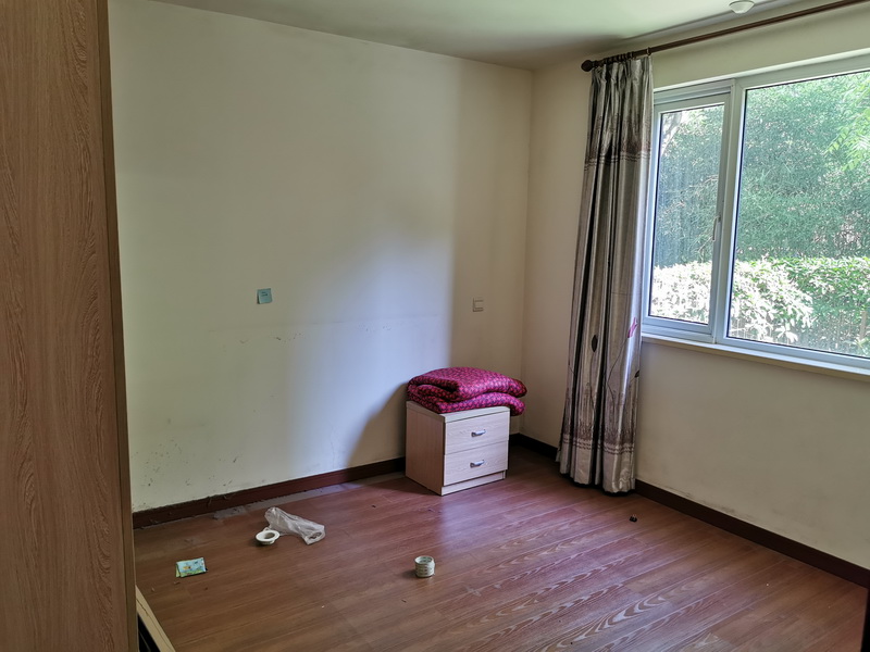 上海市闵行区万科花园小城104栋1F 