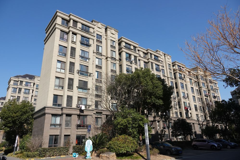 上海市金山区万祥金邸26号402室 