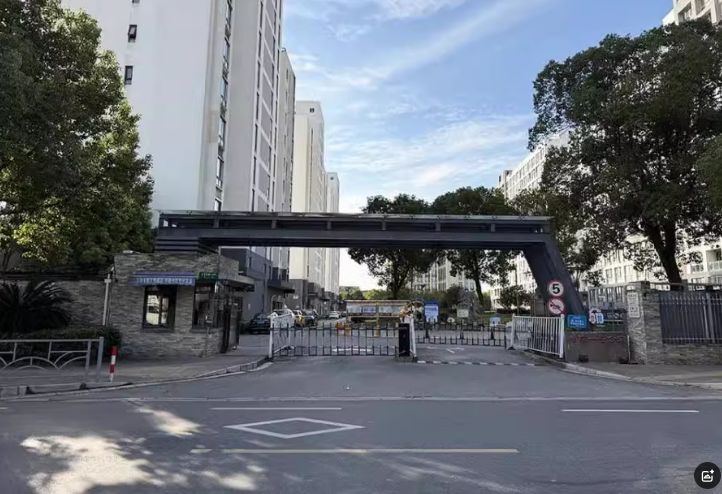 上海市浦东新区书院一号公寓1栋2F 