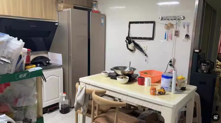 上海市宝山区泗塘四村1栋4F 