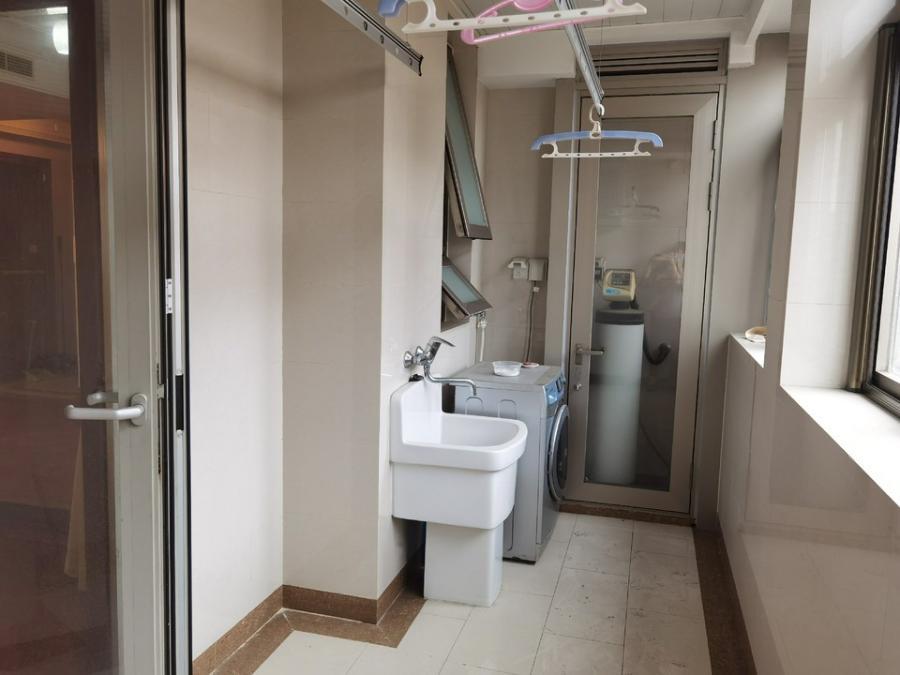 上海市徐汇区徐汇苑9栋17F 