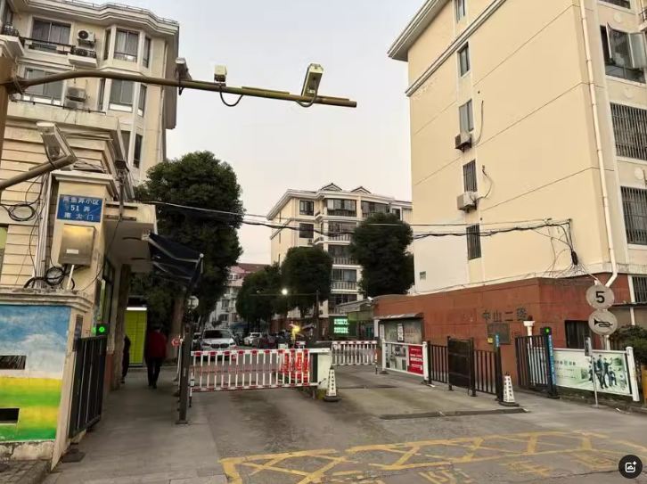 上海市松江区黑鱼弄小区5栋5F 