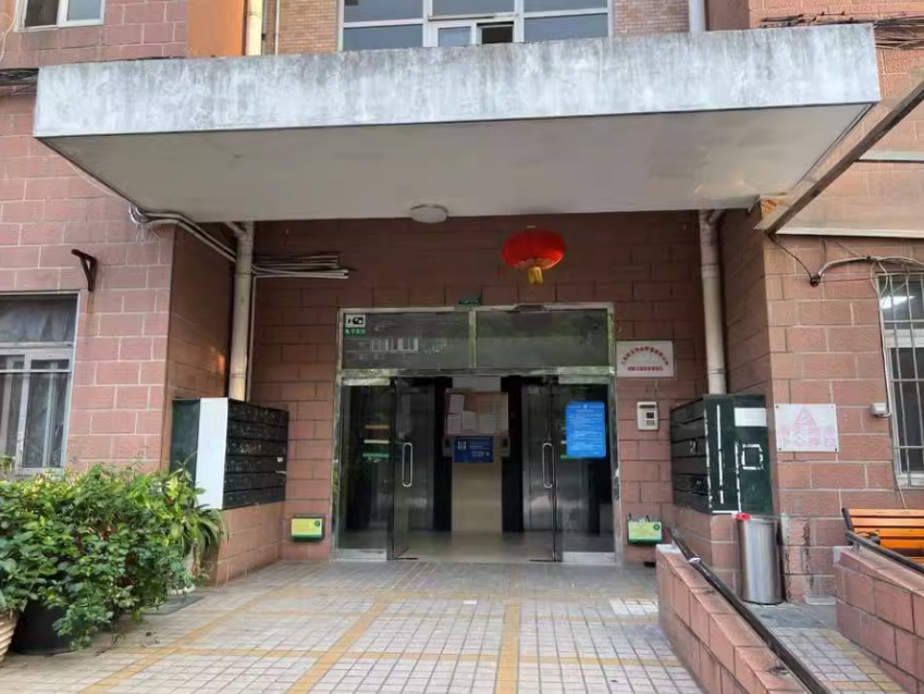 上海市长宁区绿康公寓1栋15F 