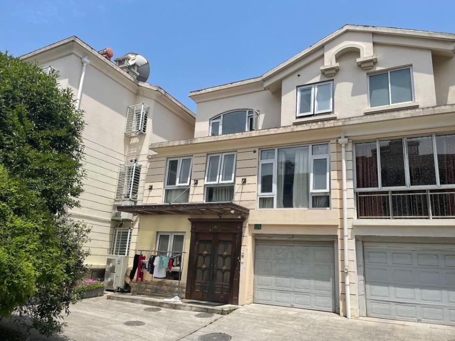 上海市奉贤区聚贤煌都121栋1-3F 