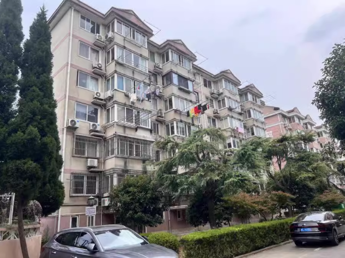 上海市金山区凤翔东村16栋1F 