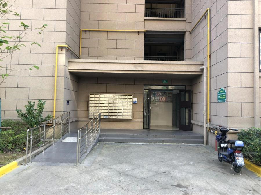 上海市崇明区幸筑华庭20栋18F 