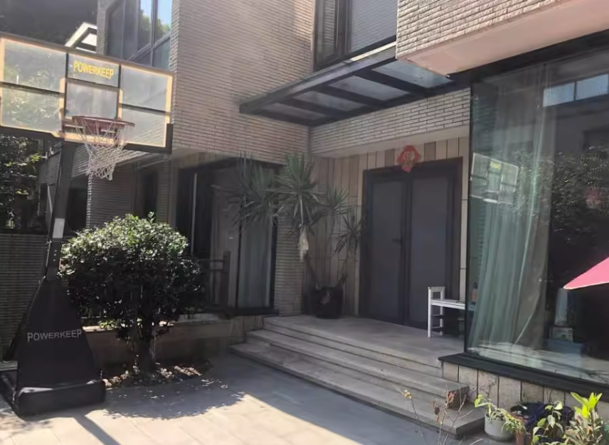 上海市嘉定区白金院邸南翔镇77栋 