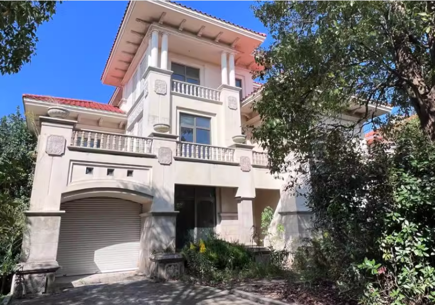 上海市奉贤区棕榈滩高尔夫别墅208栋全幢 