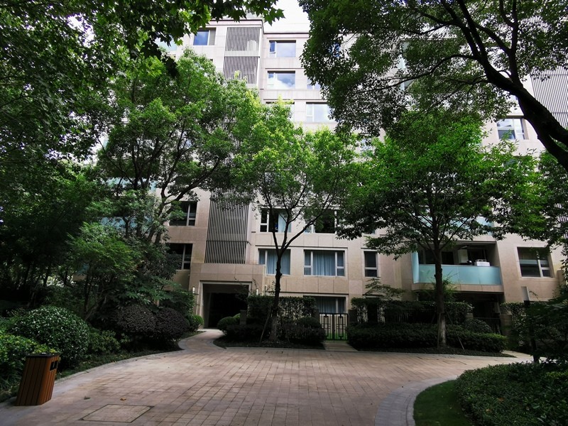 上海市长宁区新华路一号1栋1F及地下车位 