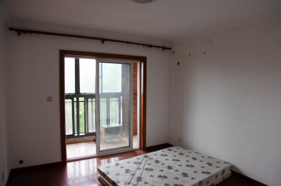 上海市徐汇区馨宁公寓20栋5F 