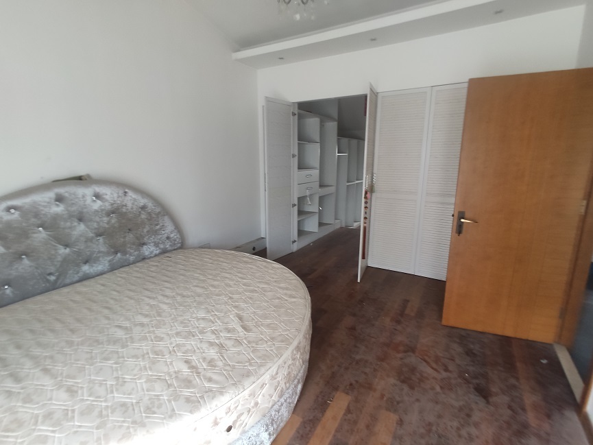 上海市闵行区金泉苑10栋6F 