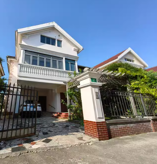 上海市浦东新区紫丁香花园万祥镇35栋全幢 