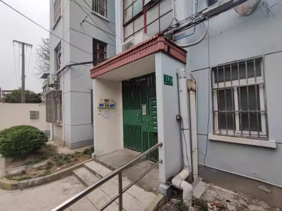 上海市闵行区望佳一村19栋5F 