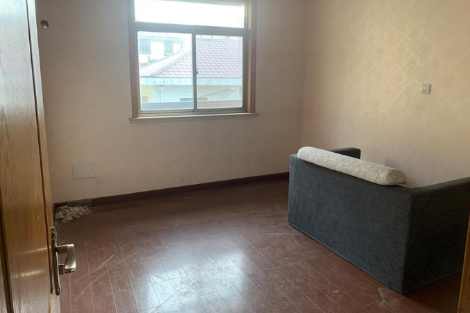 上海市奉贤区曙光新村9栋3F 