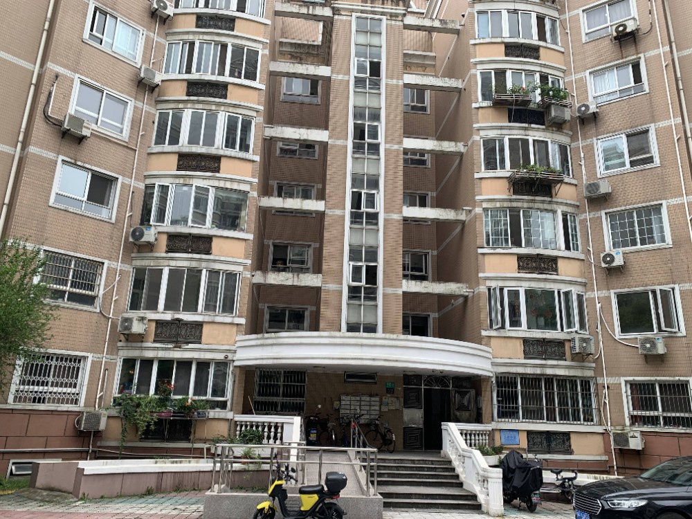 上海市闵行区莘城公寓52栋2F 