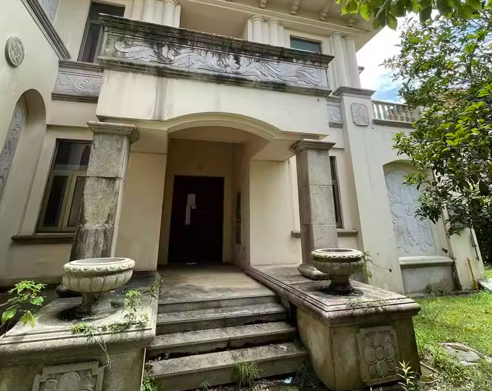 上海市奉贤区棕榈滩高尔夫别墅269栋全幢 