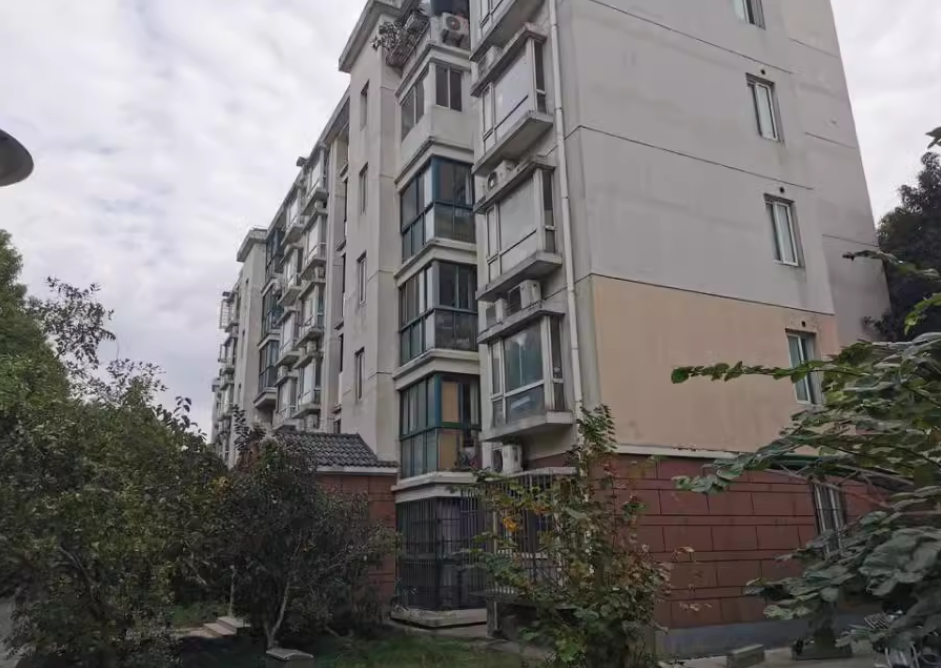 上海市青浦区河畔家苑10栋5F 