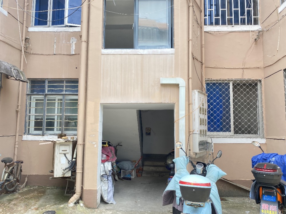 上海市金山区北圩新村54栋2F 