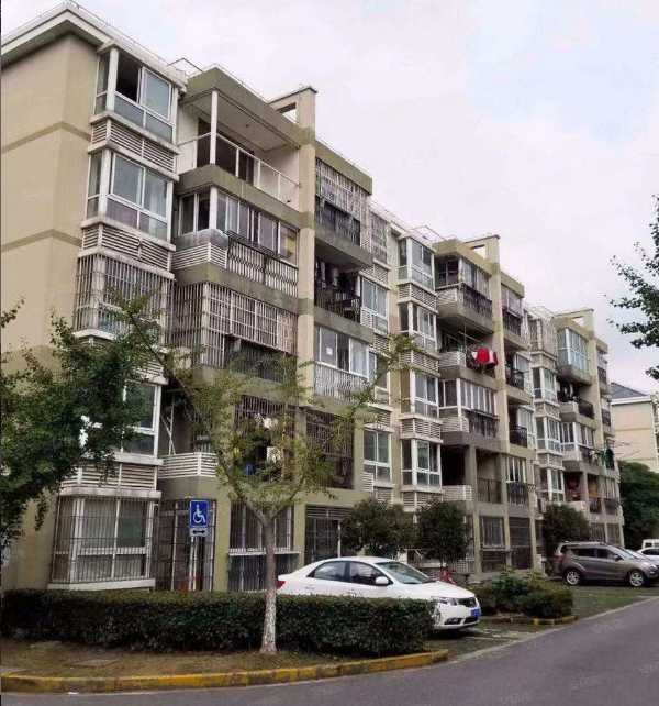 上海市青浦区巷佳华苑二期85栋1F 