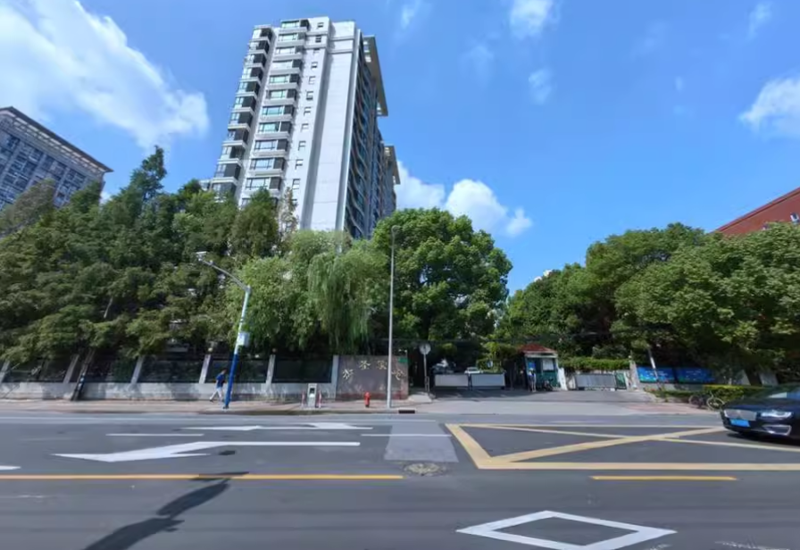 上海市宝山区杰圣家苑4栋15F 