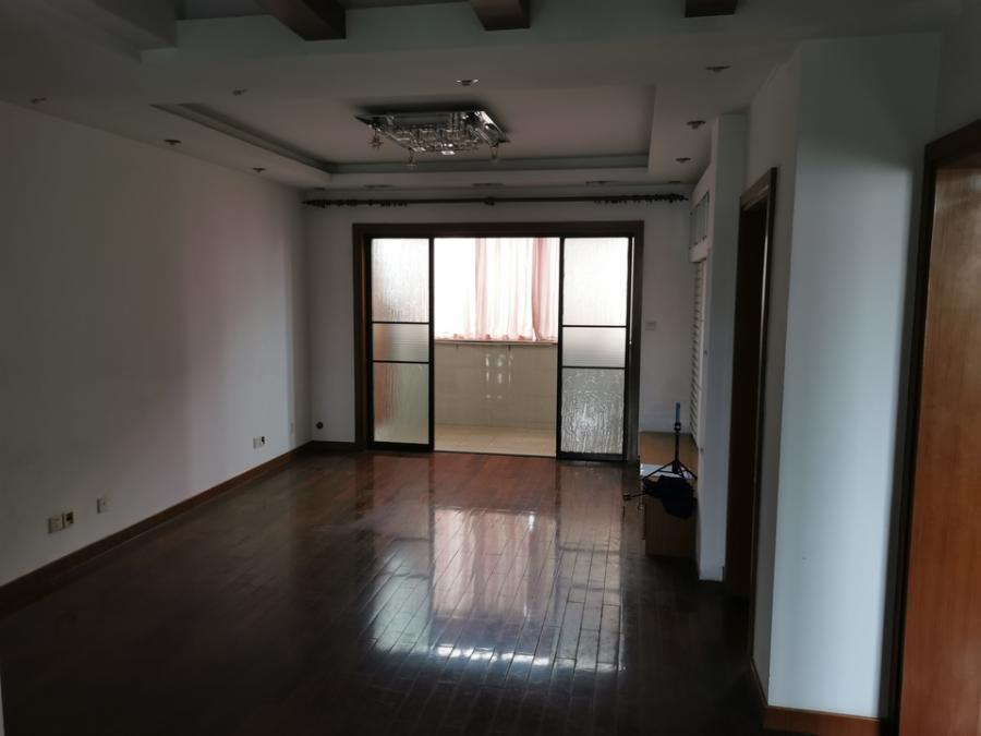 上海市宝山区金星绿苑40栋6F 