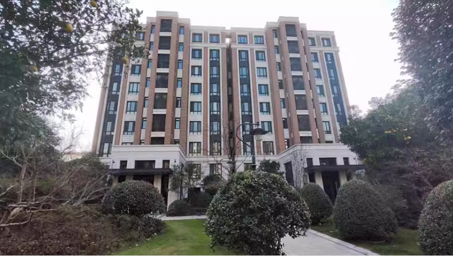 上海市长宁区宝华紫薇花园9号101室及地下1层车位 