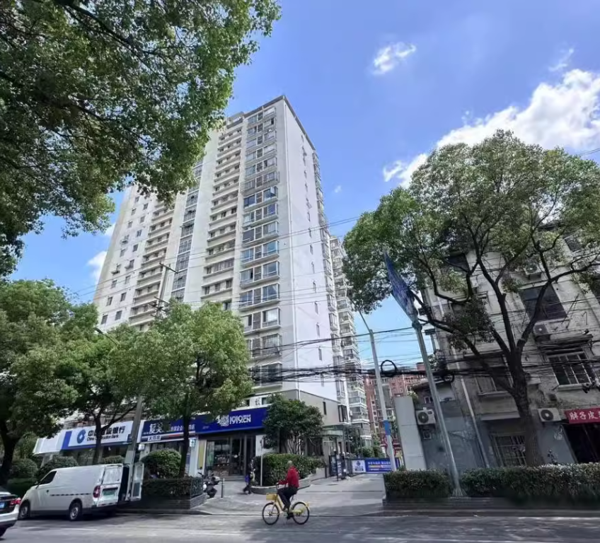 上海市静安区紫兰苑4栋17F 