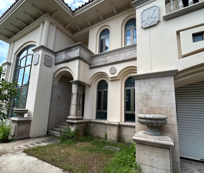 上海市奉贤区棕榈滩高尔夫别墅279栋全幢 