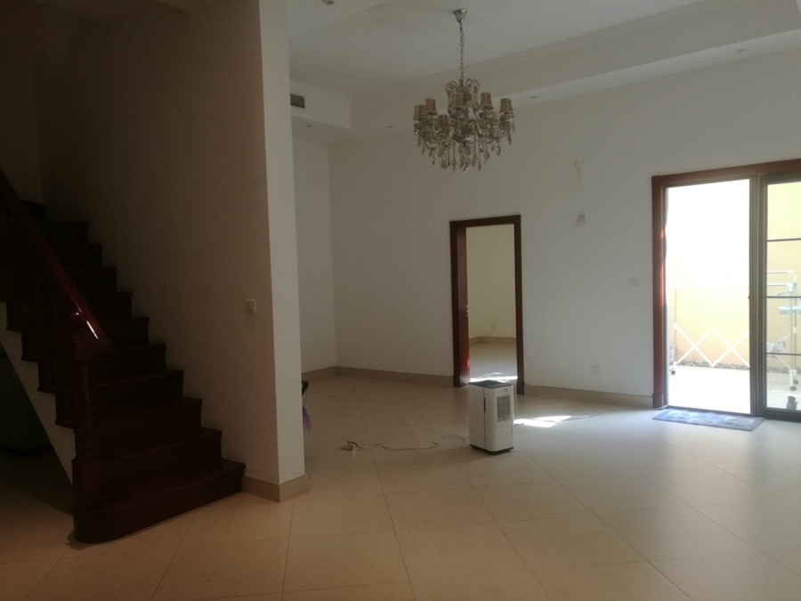 上海市青浦区龙湖·滟澜山80栋1F、2F 