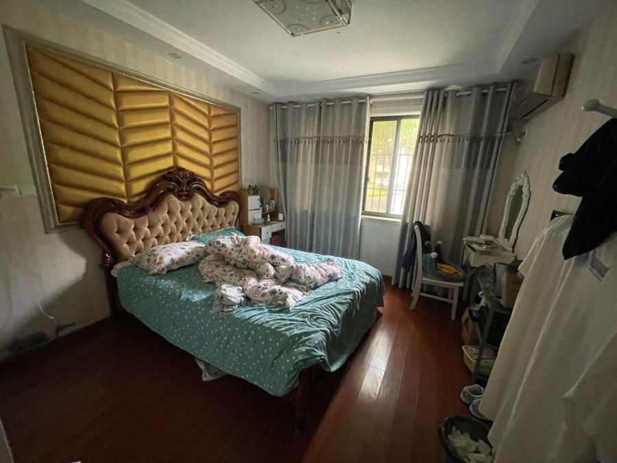 上海市浦东新区荷风景庭20栋1F 