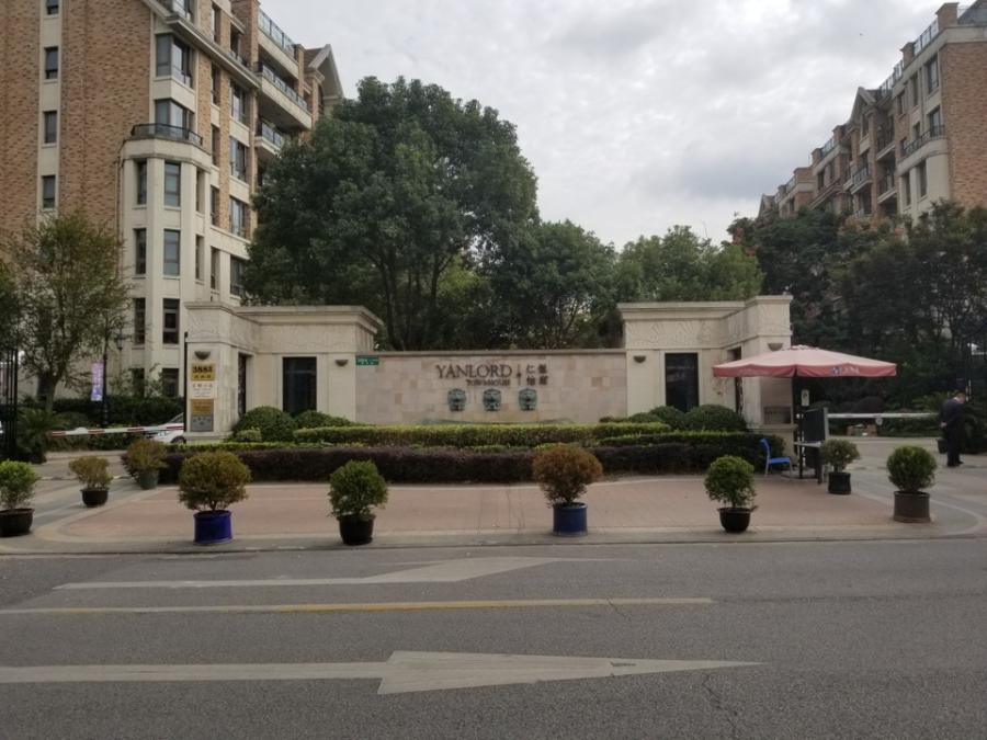 上海市杨浦区仁恒怡庭33栋1F及地下1F车位 