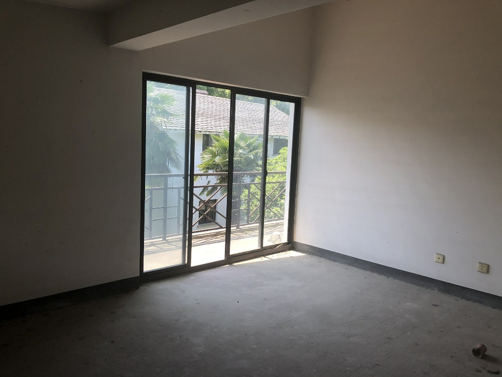 上海市青浦区楠林水岸30栋 