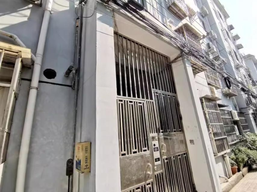 上海市徐汇区华东花苑28栋4F 