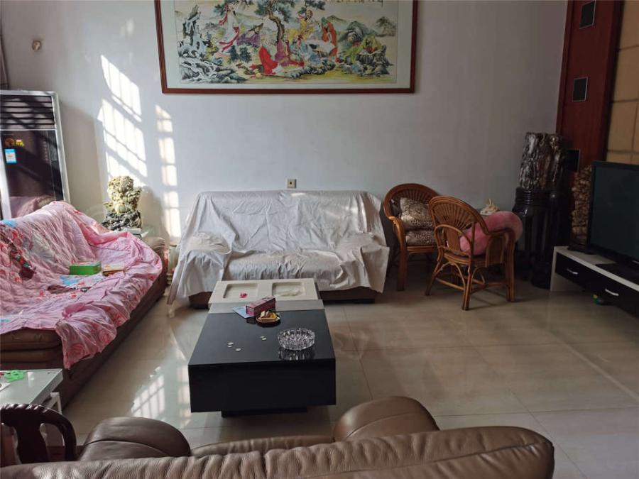 上海市金山区枫丹别院枫泾镇35栋 